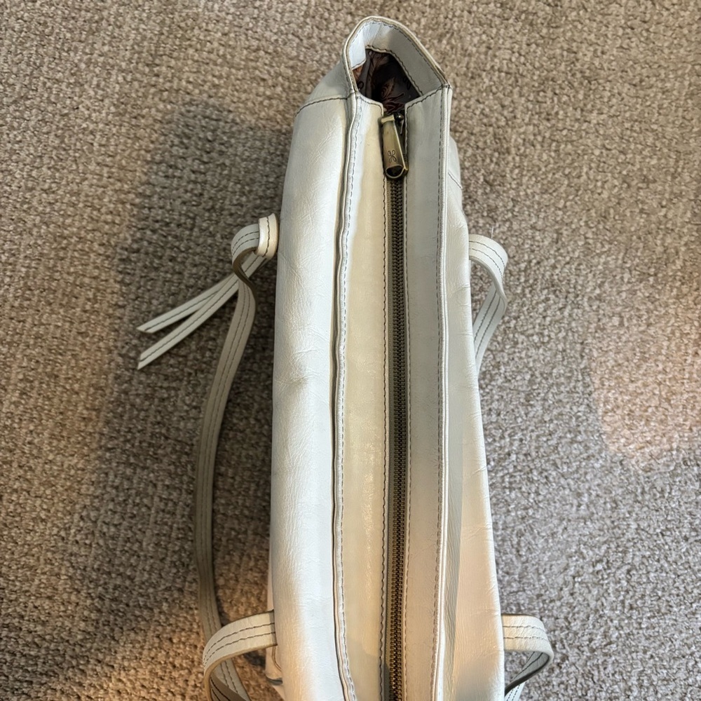 Hobo Cream Leather Tote - Picture 4 of 11